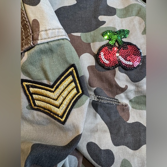 G by Guess Green and Brown Utility Jacket Cropped Military Style with Patches - Picture 5 of 6